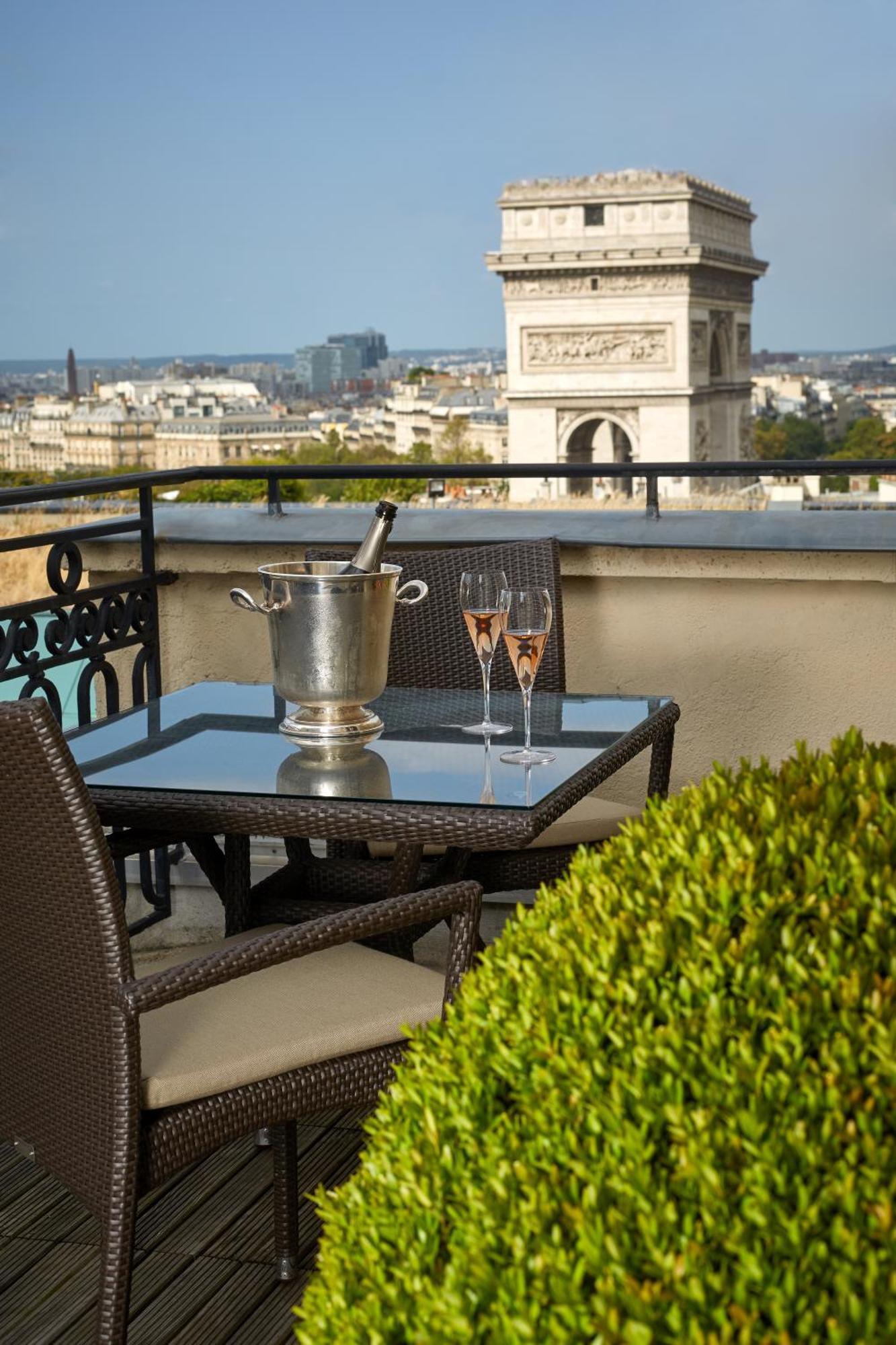 Suite Parisiense com Terraço Torre Eiffel e Arco do Triunfo