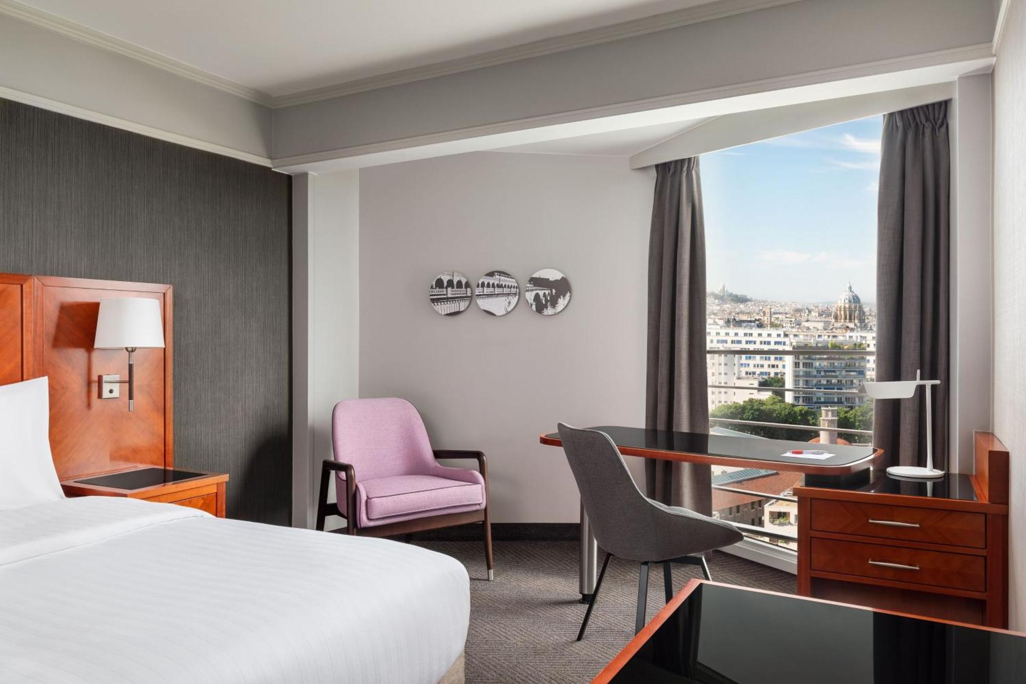 Deluxe King Room City View