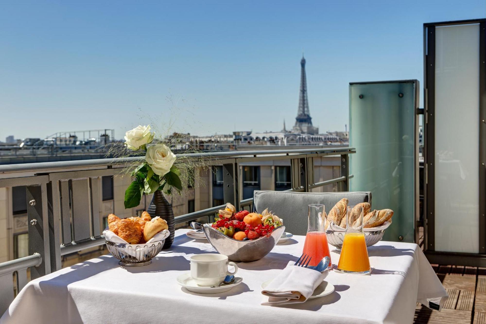 Habitación Prestige con vistas a la Torre Eiffel
