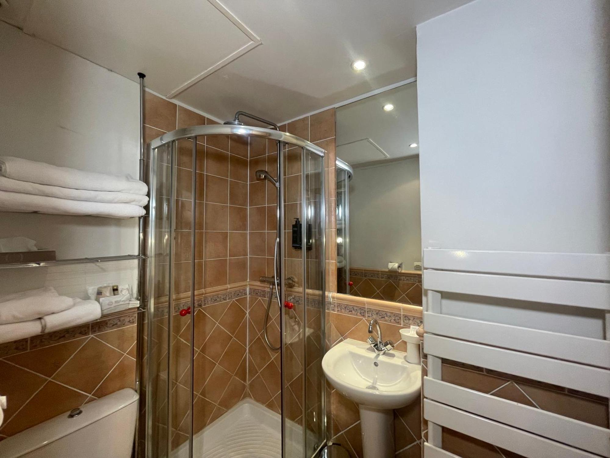 Two-Bedroom Apartment,1620205330:JPEG