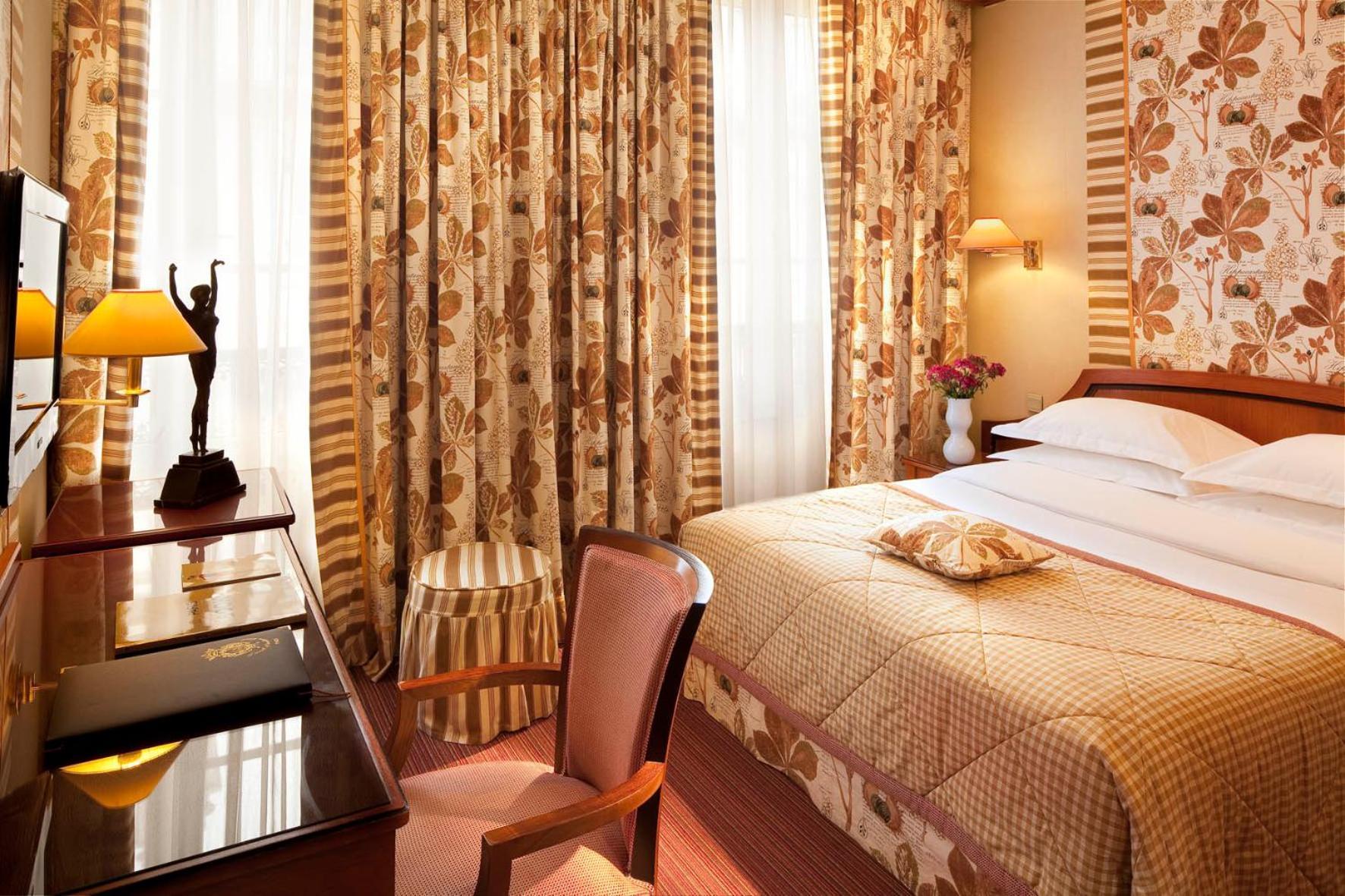 Classic Queen Room