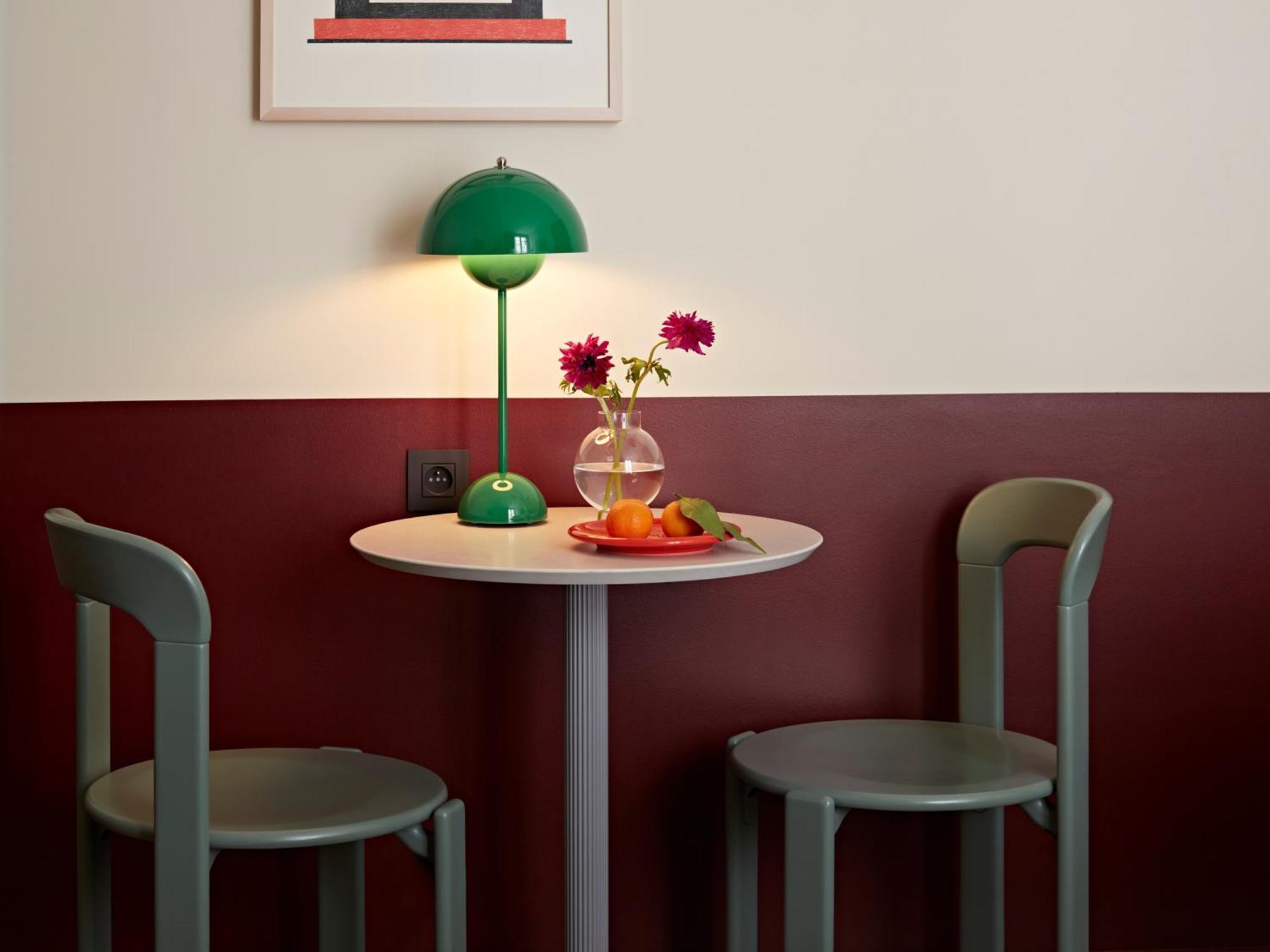 Estudio mediano con zona de cocina