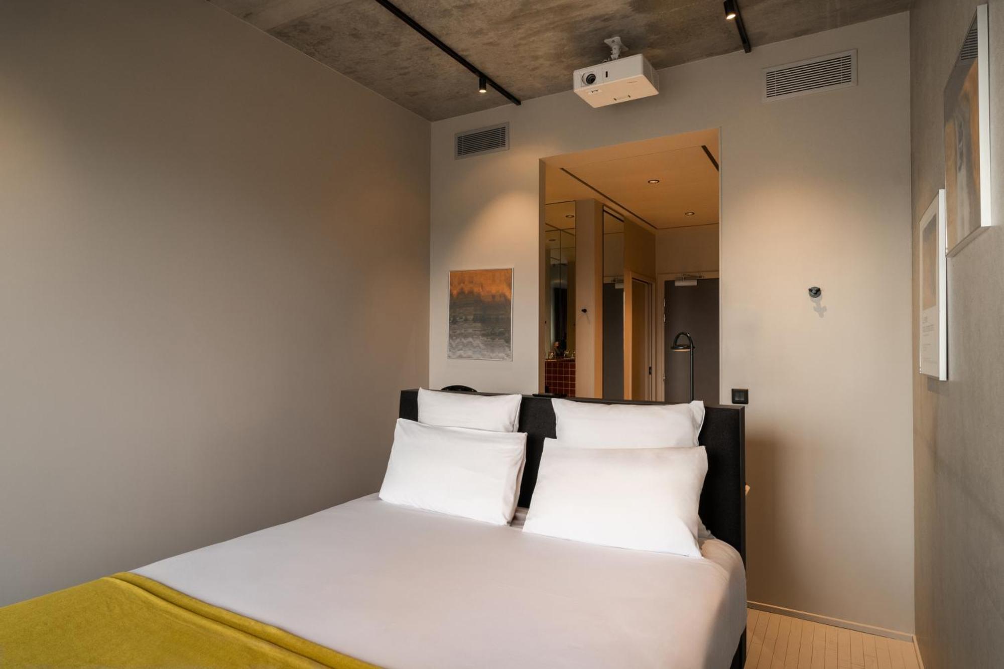 Single Room,1766316106:JPEG