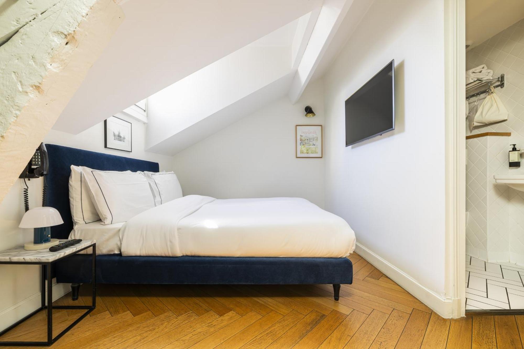 Double or Twin Room Under the Eaves