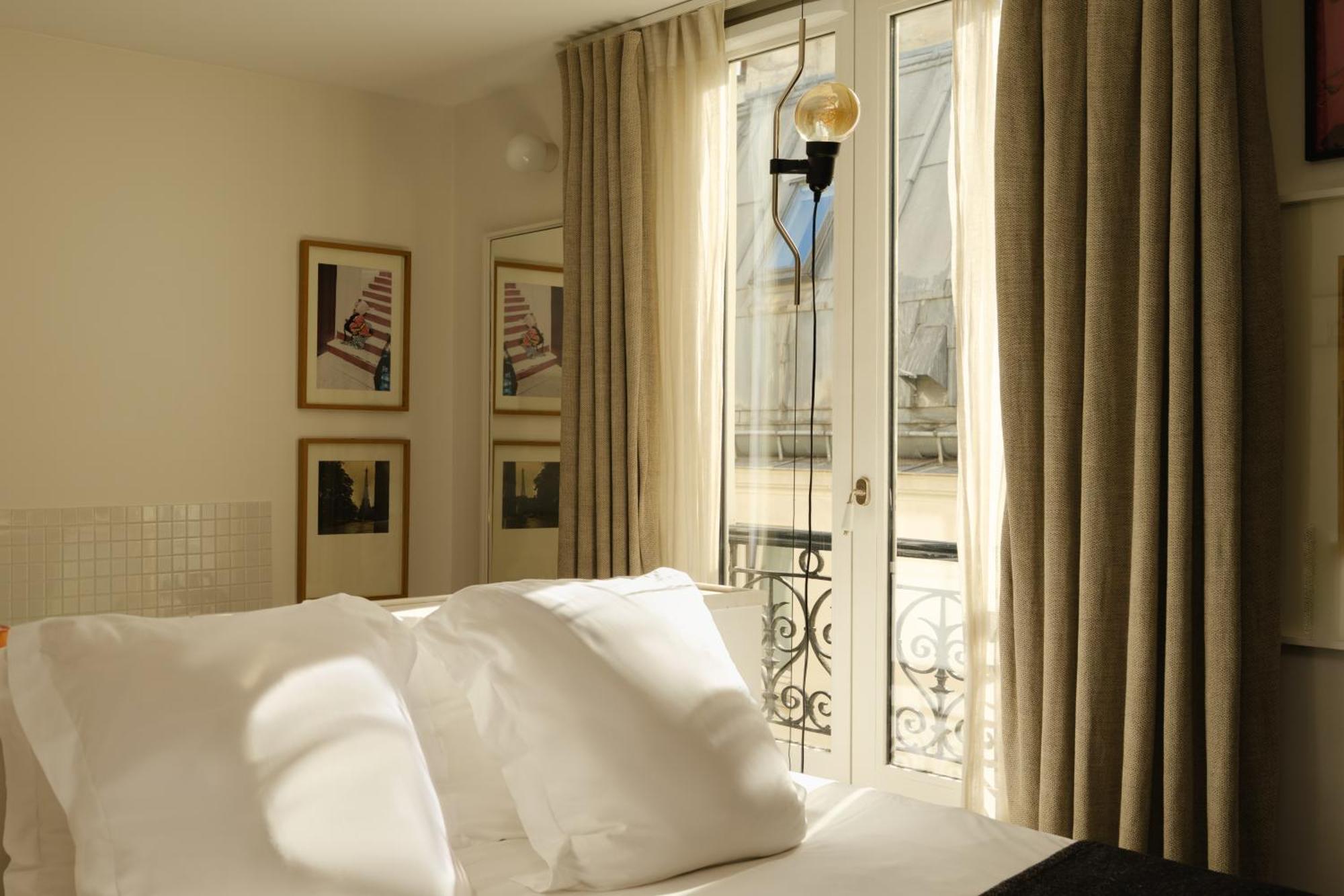 Deluxe Room  "Pigalle 22"