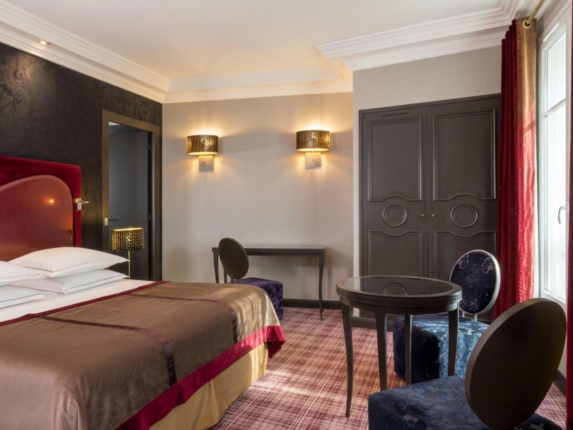 Deluxe Room Opera View Balcony