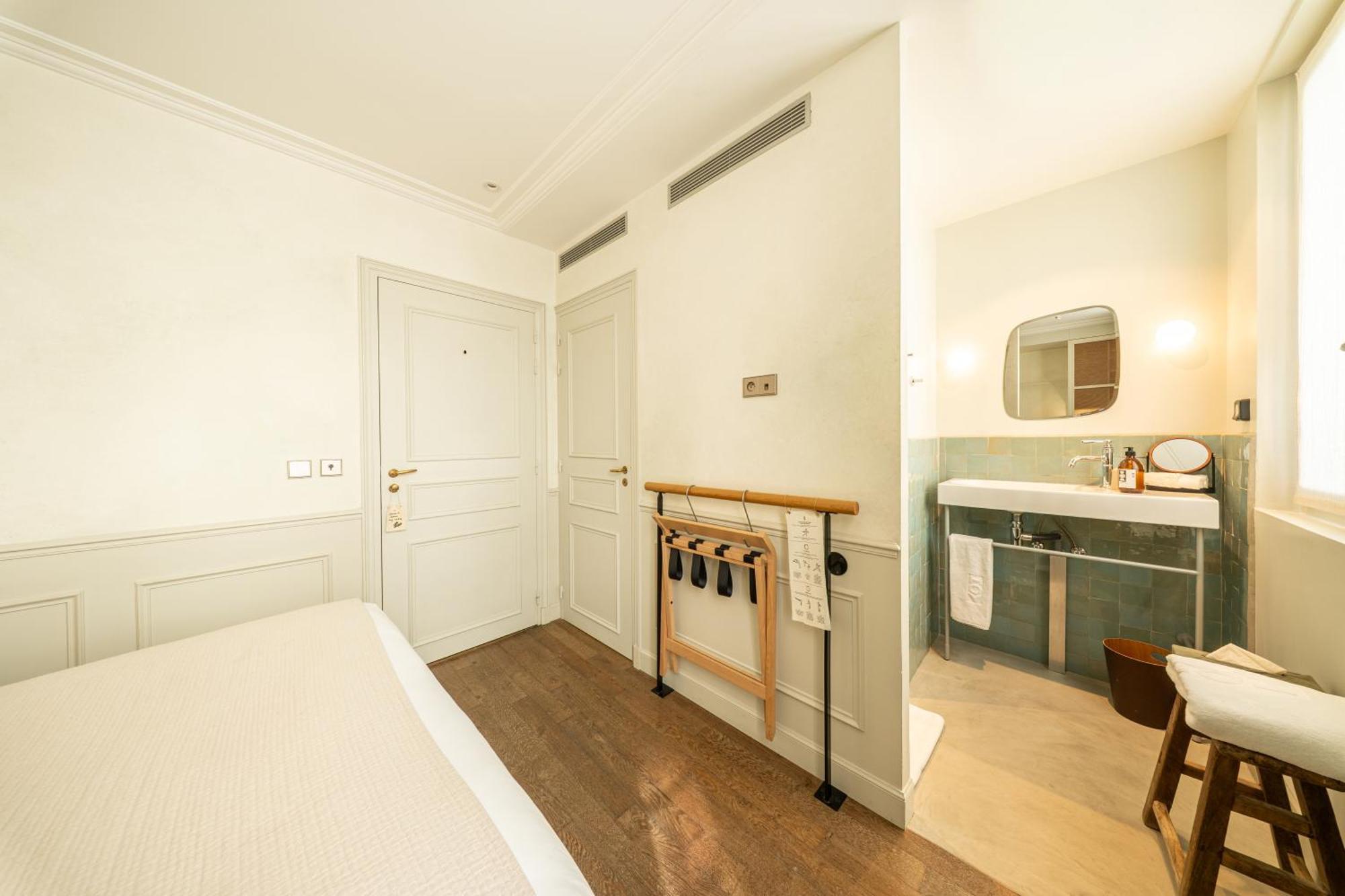 STANDARD SINGLE ROOM