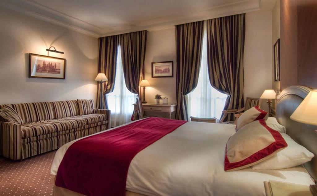 Quarto Queen Famíliar com Sofá-cama