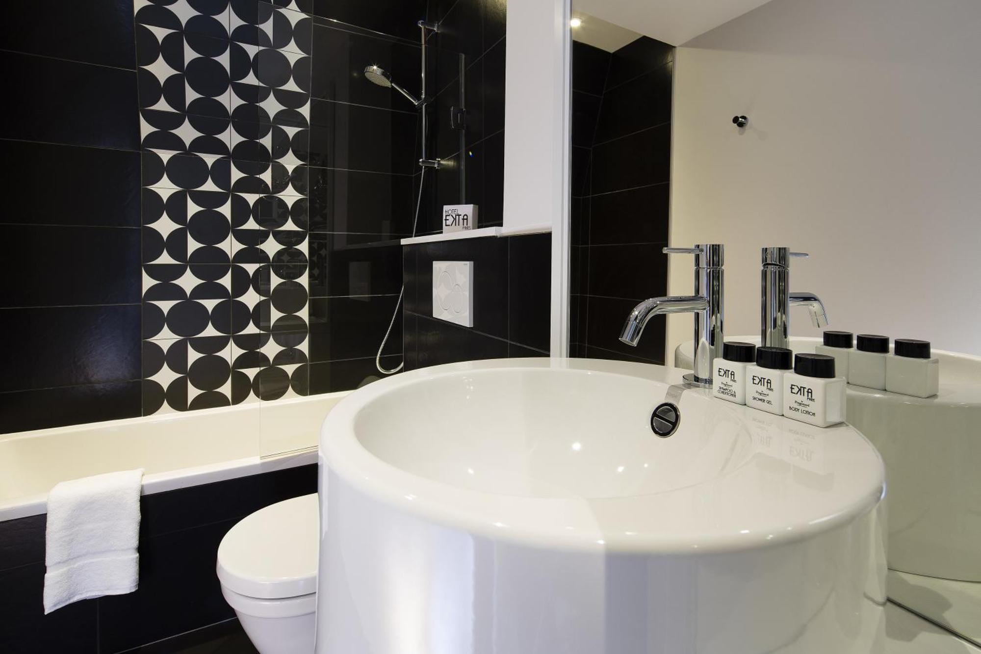 Deluxe Double Room Bath