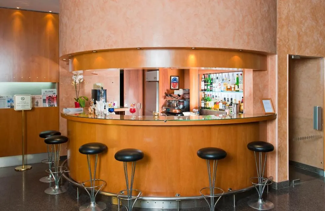 Hotel Opera Cadet-1